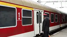 98 влака с допълнителни вагони за празниците