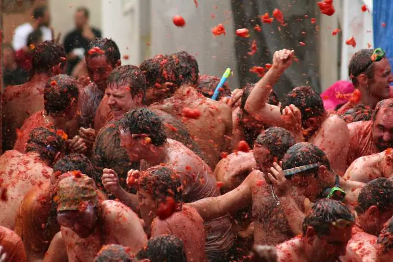 Испания въвежда такса вход за фестивала Томатина