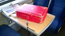 Камерън забрави куфарче със секретни документи във влак