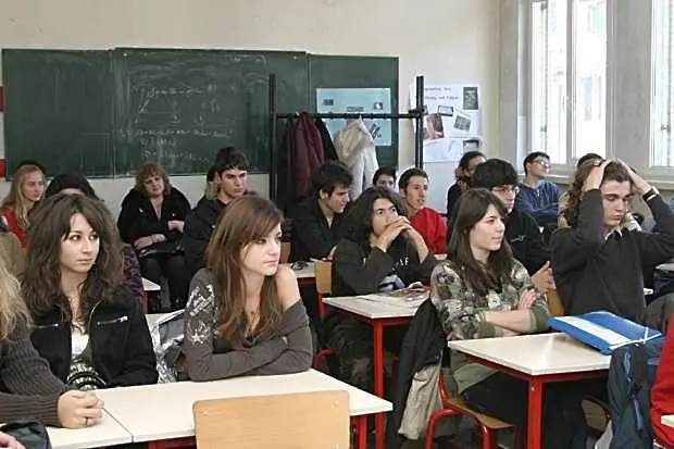 Социална система ще готви българските ученици на занаят
