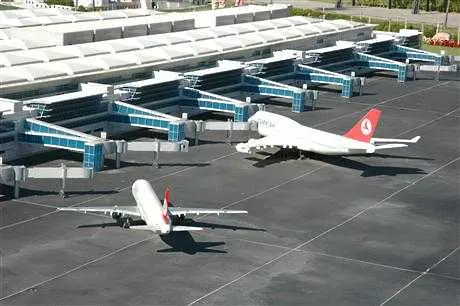 Два самолета се сблъскаха на летище Ататюрк