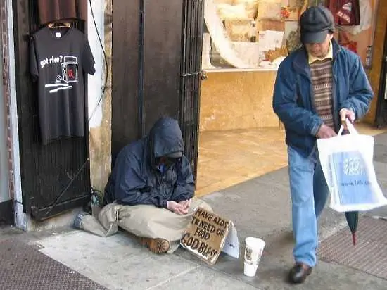 Да бъдеш бездомен не е евтино: опитайте го срещу 2 000 долара