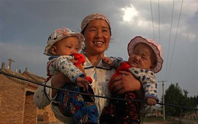 Китай най-сетне разреши по две деца на семейство