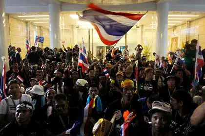 Демонстранти завзеха финансовото министерство в Банкок