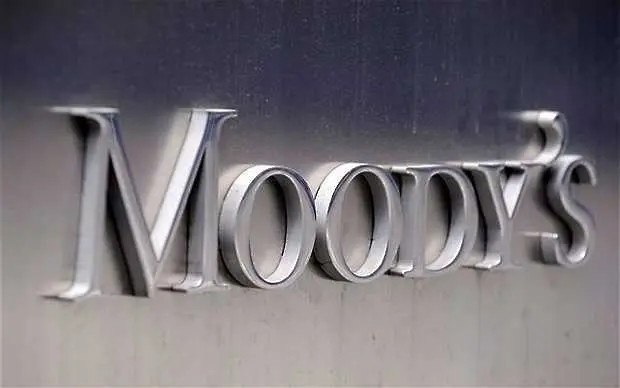 Moody’s вдигна рейтинга на Гърция с две степени