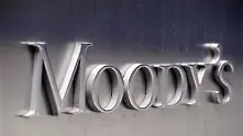 Moody’s вдигна рейтинга на Гърция с две степени
