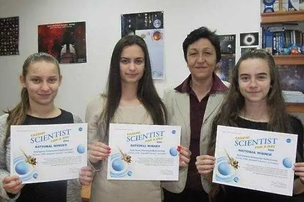 Три ученички в Сливен получиха сертификати от НАСА