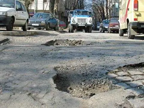 Започва спешно кърпене на дупки в София