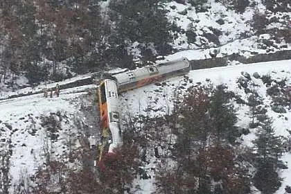 Влак катастрофира в Алпите, има загинали и ранени