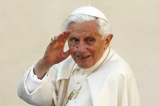 Папа Бенедикт XVI напуснал престола през февруари 2013 заради Световното по футбол