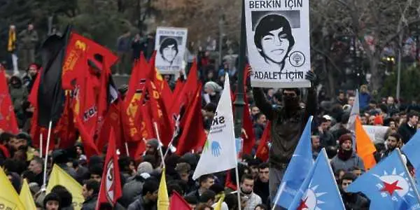 Двама загинаха в новата вълна от протести в Турция