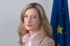 Зинаида Златанова: Българин може да е писал препоръката за спиране на еврофондовете
