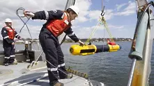 Търсят с подводен робот изчезналия самолет