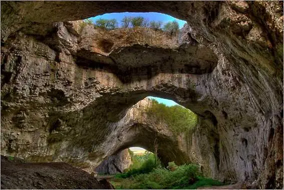 Деветашката пещера влезе в Топ 100 на туристическите обекти