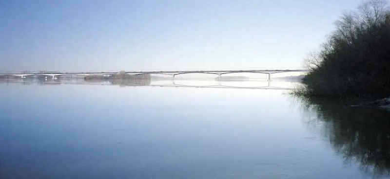 Дунав на сантиметри от преливане