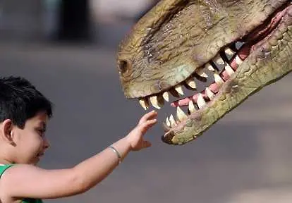 Учени отрекоха измирането на динозаврите