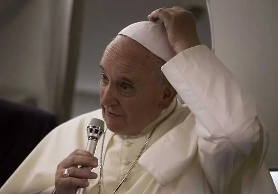 Папа Франциск даде надежда на влюбени в свещеници жени