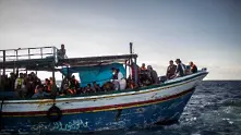 Италия извади 2500 имигранти от Средиземно море