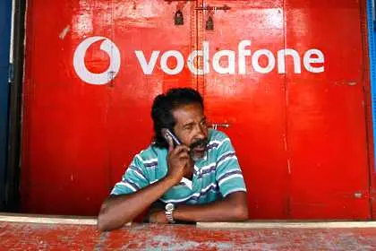 Vodafone публикува разкрития за подслушване на телефони в 29 страни
