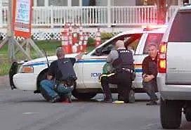 Нападател простреля полицаи в Канада и се укри