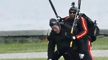 Джордж Буш-старши скочи с парашут за 90-тия си рожден ден