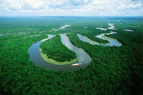Защо Амазонка тече наобратно?