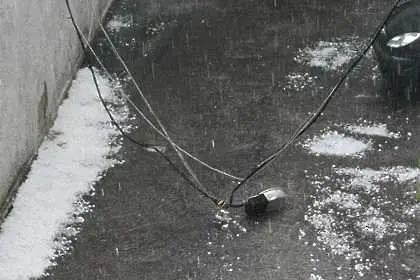 Десетки ранени от ледената бомбардировка в София вчера