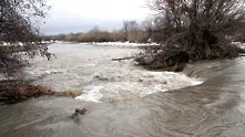 Повишението на водите в реките продължава