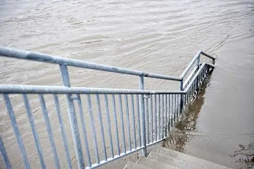 Все още не се знае колко хора са в неизвестност след наводненията в Мизия