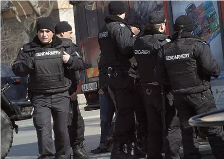 Над 500 жандармеристи провеждат спецакция в Петрич и Ихтиман