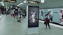 Шведски билборд вълнува минувачите с технология и послание (видео)