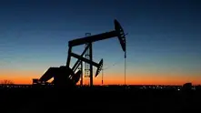 Нефтът трайно ще поевтинява и през първите три месеца на следващата година