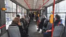 Деца потрошиха с камъни 6 чисто нови автобуса в София