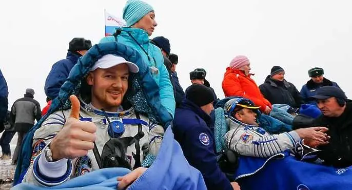 Астронавти от МКС кацнаха в казахстанските степи