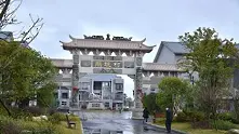 Китайски милионер подари луксозни жилища на цяло село