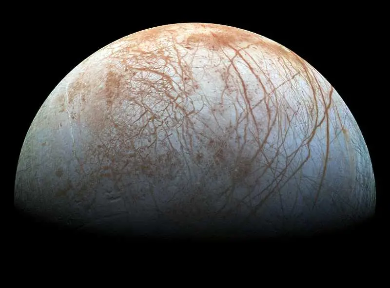 Има ли живот под ледената кора на луната на Юпитер?