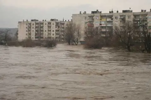 Обявиха червен код за високи води на Марица и Тунджа