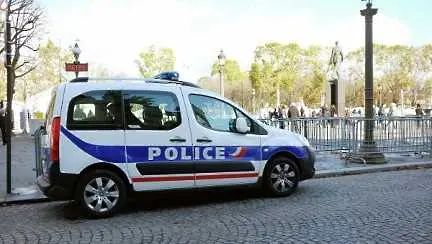 Почина ранената при новата стрелба в Париж жена полицай
