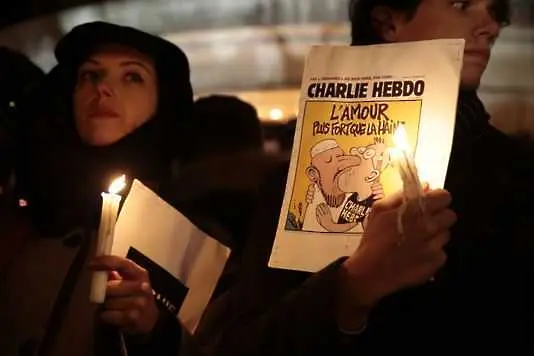 Айфеловата кула потъва в мрак тази вечер в памет на жертвите от Charlie Hebdo