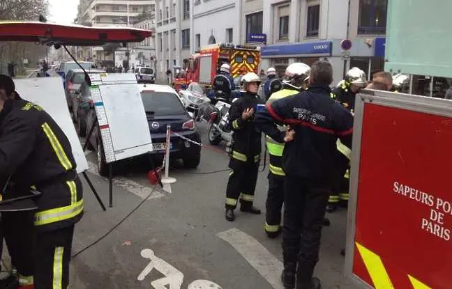 Кървава баня в Париж, неизвестни нападатели застреляха 11 души и раниха десетки други