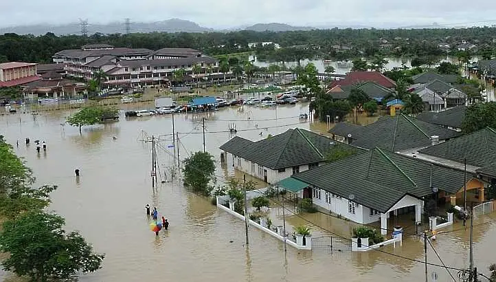 Малайзия: Над 100 000 евакуирани заради тежки наводнения