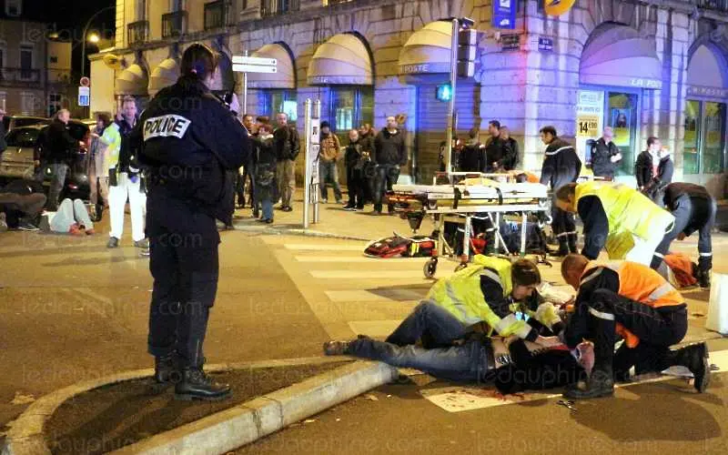 С викове „Аллах акбар” мъж прегази с кола 11 пешеходци във Франция