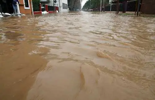 Над 130 хиляди души са евакуирани заради наводненията в Малайзия
