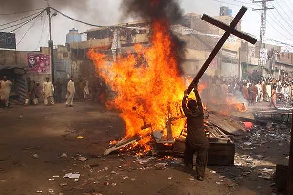 Масови палежи на християнски църкви в Нигер