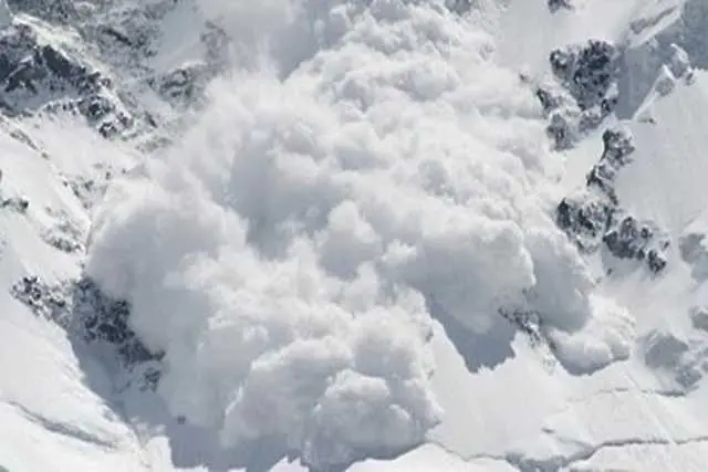 Шестима загинали под лавини в Алпите