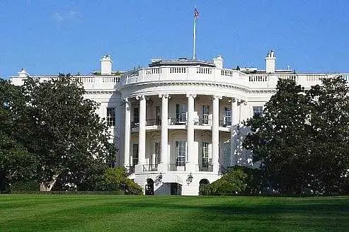 Дрон падна пред Белия дом