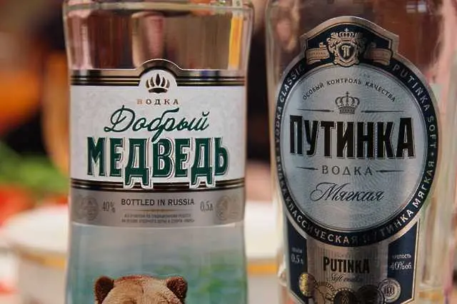 Русия свали цените на водката заради икономическата криза