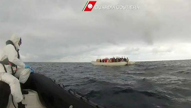 Италия спаси 2000 емигранти край либийския бряг