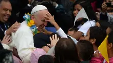 Папа Франциск позволи пошляпването на децата