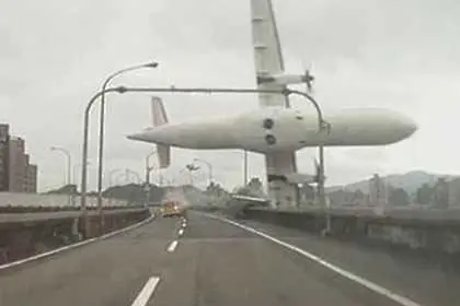 32-ма са загинали при самолетната катастрофа в Тайван  